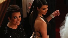Od Kim Kardashianové se celou dobu nehnula její matka Kris Jennerová.