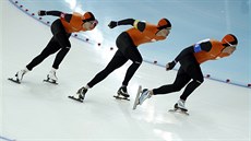 Nizozemci Jan Blokhuijsen, Sven Kramer a Koen Verweij jedou pro zlatou...