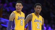 Kent Bazemore (vlevo) a MarShon Brooks v dresu LA Lakers.