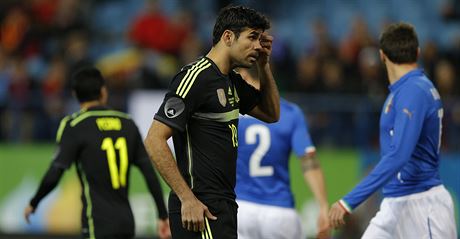 Diego Costa pi debutu ve panlské reprezentaci v utkání proti Itálii.