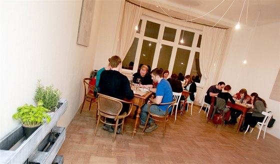 Bytovou restauraci Debut provozují dva kamarádi v brněnské Gorkého ulici.