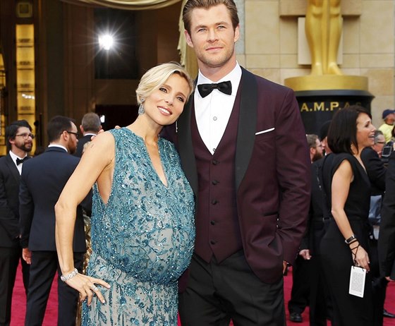 Chris Hemsworth má dvojčata, jeho žena porodila dva chlapce - iDNES.cz