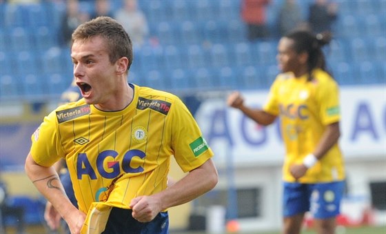 Teplický fotbalista Martin Jindráek slaví svj gól.