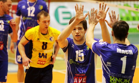 Momentka z volejbalového duelu Ústí nad Labem (modrá) vs. Havíov, na snímku s...