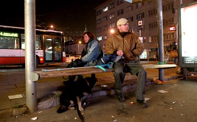 Na lidi ijící na ulici narazí sociální kurátoi spíe po setmní.