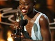 Lupita Nyong'o zskala Oscara za vedlej roli ve filmu 12 let v etzech (2....