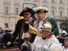 Také starosta Prahy 1 Oldich Lomecký (uprosted) se oblékl do kostýmu.
