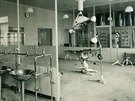 Tak vypadal operaní sál chirurgického oddlení v první polovin 20. století.