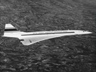 První prototyp Concorde za letu nedaleko Nice.