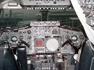 Pilotní kabina prvního prototypu Concorde po doplnní dalími pístroji.