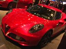 Alfa Romeo ukázala na autosalonu v enev model 4C Targa Coupé.