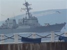 Americký torpédoborec USS Truxton míí úinami Dardanely a Bospor na spolené...