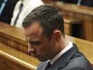 Oscar Pistorius v soudní síni v Pretorii.