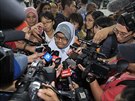 Novinái se na letiti v malajsijském Kuala Lumpur sesypali na enu, její...