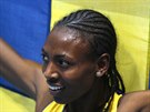 NÁRODNÍ HRDOST. védka Abeba Aregawiová slaví triumf v závodu na 1500 metr.