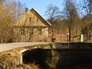 Pod mostem v obci Roudná protékají Novohradka a Jaroovský potok.
