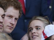 Princ Harry a Cressida Bonasov na ragbyovm zpase (Londn, 9. bezna 2014)