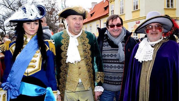 Průvodu se zúčastnil starosta Prahy 1 Oldřich Lomecký (druhý zleva)