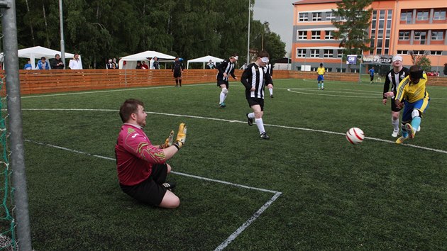 Brnnsk tm z Masarykovy univerzity bude chtt uspt na letnm mezinrodnm turnaji v Buovicch. Loni na Blind Football Cupu skonili na tvrtm mst. Na snmku momentka z loskho ronku turnaje