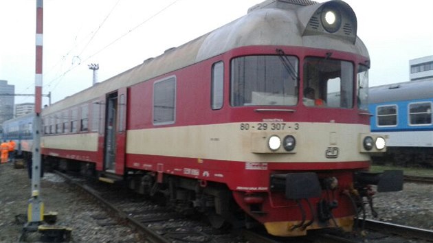 Na hlavním nádraží v Brně vykolejil osobní vlak se sto padesáti cestujícími.