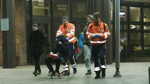 Zchrani v noci na sobotu odvezli z hotelu Olanka na ticet italskch student s otravou jdlem.