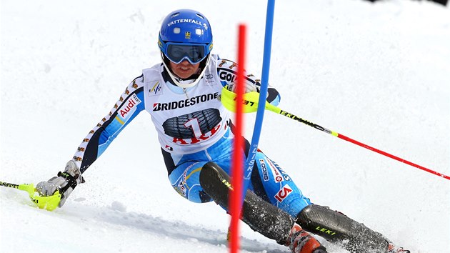 Frida Hansdotterov ve slalomu v Aare.  