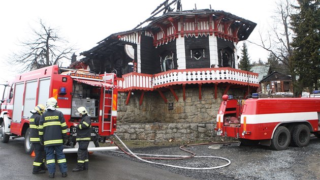 Na Pustevnách při požáru zasahovalo více než 70 hasičů.