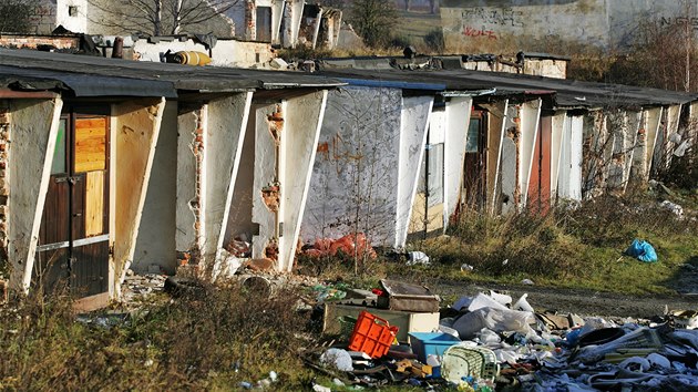 Straideln komplex oputnch a rozpadajcch se gari v Jabloov ulici bude u zanedlouho minulost.