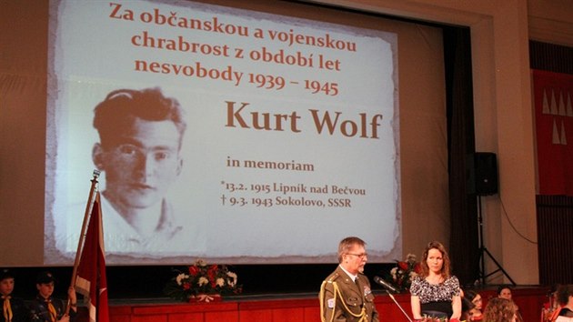 Při prvním ročníku vyznamenala Mohelnice Stříbrným jehlanem také hrdinu bitvy u Sokolova Kurta Wolfa. Cenu převzal plukovník Josef Kula, ředitel Krajského vojenského velitelství v Olomouci.
