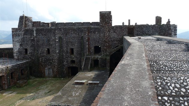 Citadelle de la Ferrire. Jde o jednu z nejvtch pevnost zpadn polokoule, jej stny jsou a 40 metr vysok a kter byla pvodn vybavena 365 dly. 