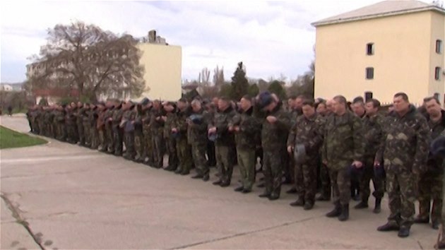 Ukrajint vojci na Krymu oekvaj rusk tok