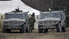 Ruská terénní vozidla „Tigr“ na Krymu. Při zobrazení detailu fotografie je...