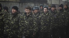 Nástup na Majdanu. Do revolu�ní domobrany se hlásí desítky Ukrajinc�. (4....