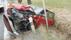 Pi elní nehod dvou aut v Tinci se zranili oba idii. Silnice I/11 byla kvli sráce uzavená. Ilustraní snímek