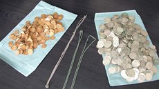 Více ne� sedm set zlatých a st�íbrných mincí nalezla ú�ednice ve stavebním...