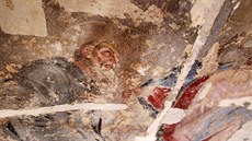 Pi restaurování nalezli v brnnském Místodritelském paláci fresku, která svým rozsahem pekvapila samotné restaurátory. Petra nokhausová vpichuje injekcí do poniených omítek akrylátovou sms na zpevnní