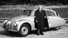 Tatra 87 a Hans Ledwinka. Snímek byl pořízen roku 1967 v Mnichově, tedy v roce,...