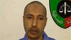 Saadí Kaddáfí u s vyholenou hlavou v libyjské vznici, kam ho Niger vydal, aby...