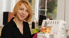 Kdy� Kamila Jahodová p�i�la o práci, koupila si nový �icí stroj, aby...