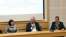 Prezident Milo� Zeman p�i náv�t�v� Olomouckého kraje s man�elkou, vpravo...
