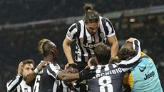 Fotbalisté Juventusu Turín slaví gól.