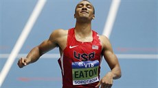 Američan Ashton Eaton dobíhá v závodu na 1000 metrů a dvě věci ví už jistě -