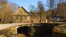 Pod mostem v obci Roudná protékají Novohradka a Jarošovský potok.