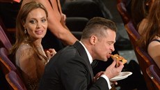Angelina Jolie a Brad Pitt na Oscarech (2. bezna 2014)