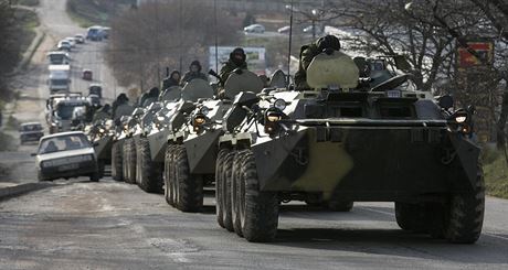 Ruské transportéry na Krymu (12. bezna 2014)