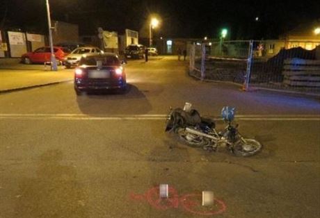 Nehoda osobnho automobilu a mopedu v Nchod (10. 3. 2014)