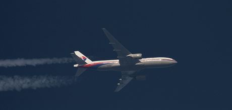 Boeing 777-200 spolenosti Malaysia Airlines. Prv tento stroj se na zatku...