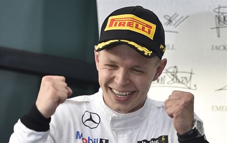 Kevin Magnussen z McLarenu slaví tetí místo z Velké ceny Austrálie formule 1....