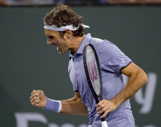 Roger Federer jásá na turnaji v Indian Wells v souboji s Kevinem Andersonem.