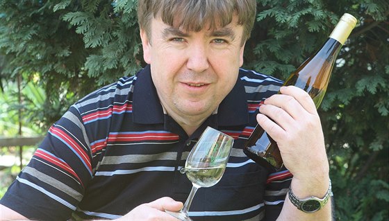 Lékař a radní Pavel Kacerovský je známý jako organizátor vinařských výstav.